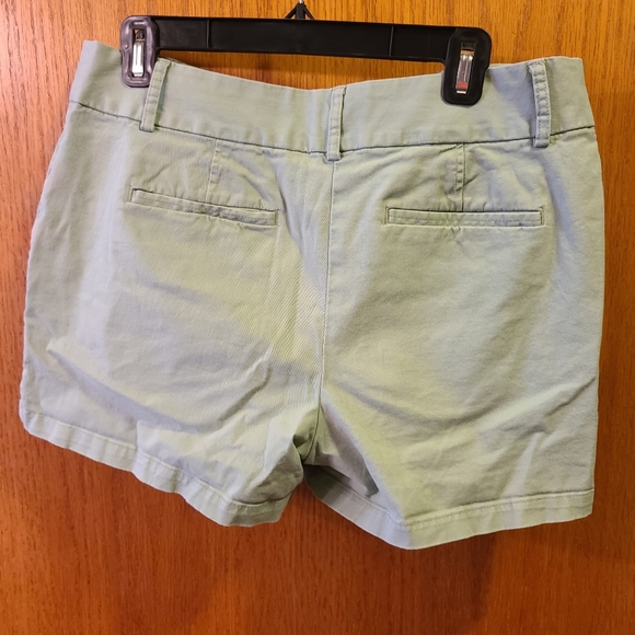 Loft LIKE NEW sage green Riviera shorts - Picture 6 of 7